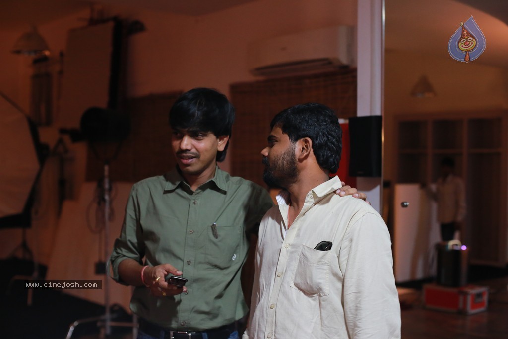 Weekend Love Movie Stills - 2 / 40 photos