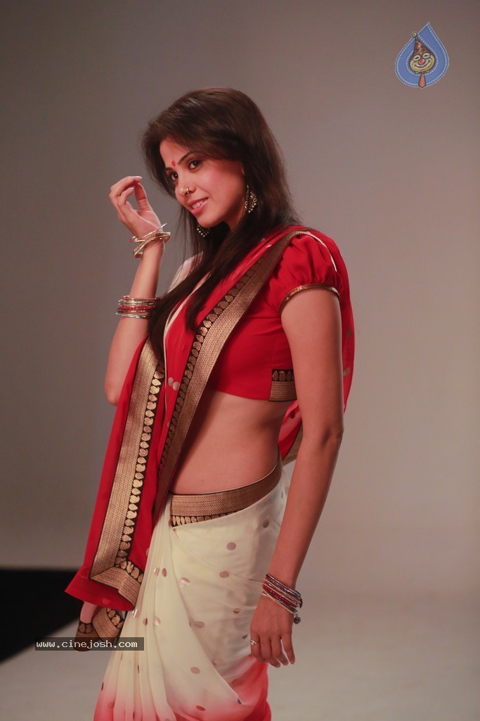 Weekend Love Movie Stills - 9 / 40 photos