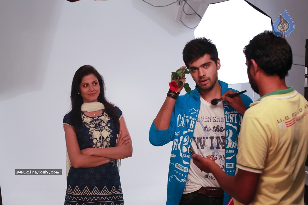 Weekend Love Movie Stills - 14 / 40 photos