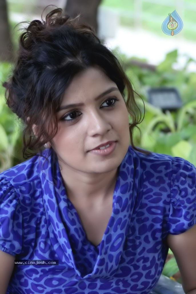 X Girl Friend Stills n Walls - 10 / 76 photos