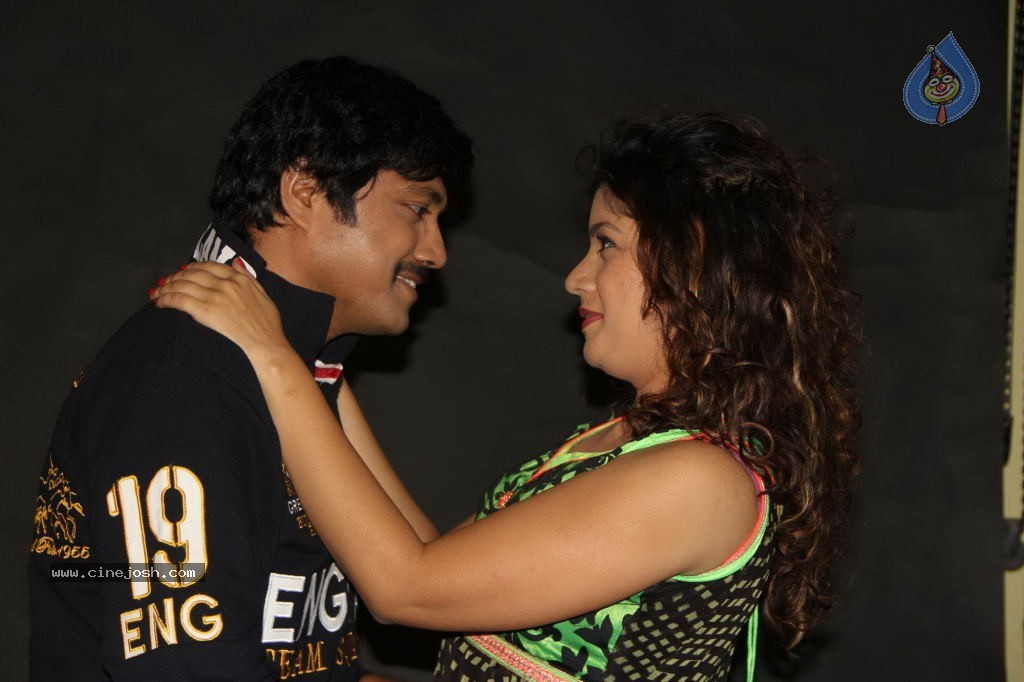 X Girl Friend Stills n Walls - 68 / 76 photos