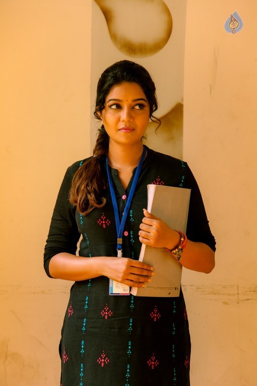 Yaakkai Tamil Movie Photos - 19 / 63 photos