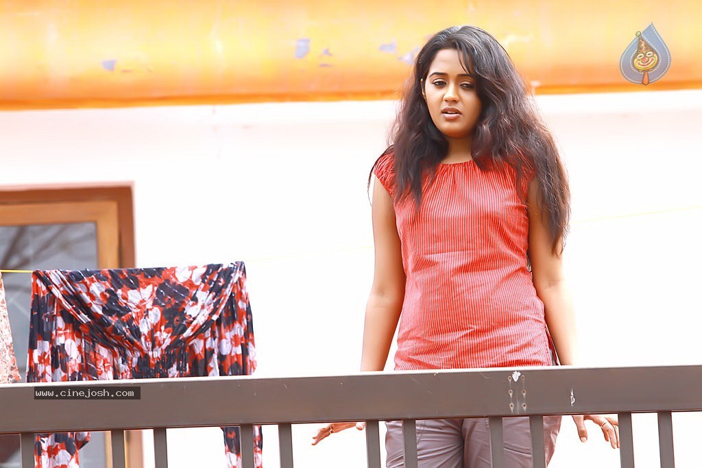 Yaar Ival Tamil Movie Stills - 18 / 27 photos