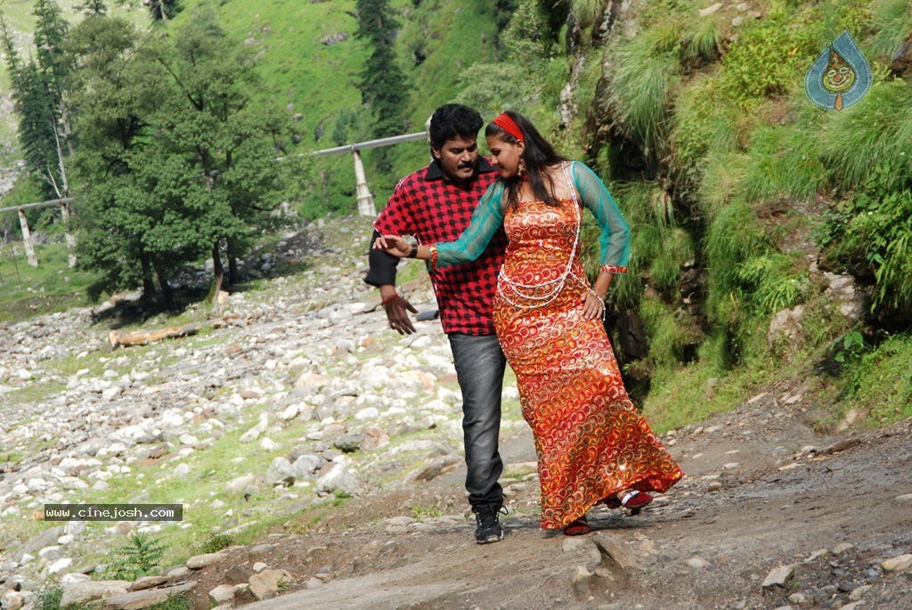 Yaarathu Tamil Movie Hot Stills - 19 / 40 photos