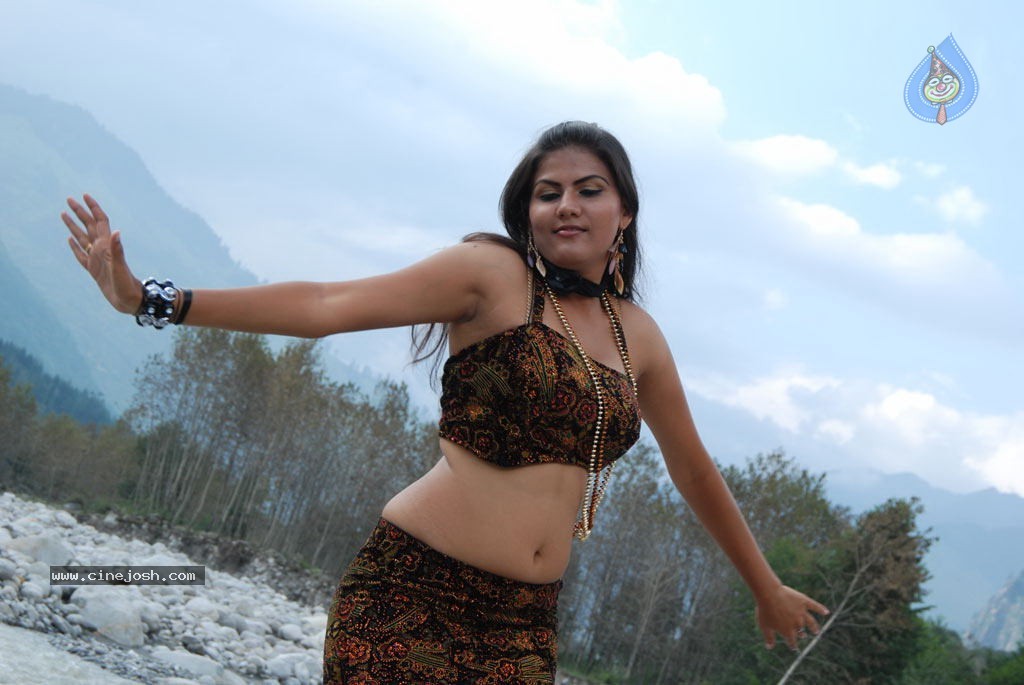 Yaarathu Tamil Movie Hot Stills - 26 / 40 photos