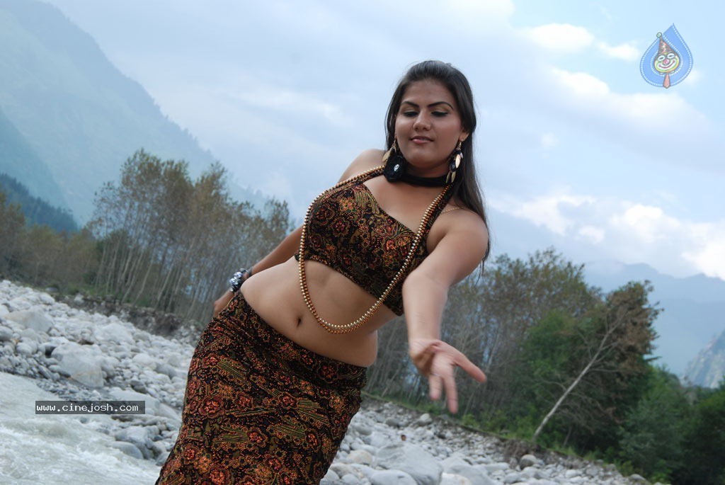 Yaarathu Tamil Movie Hot Stills - 31 / 40 photos