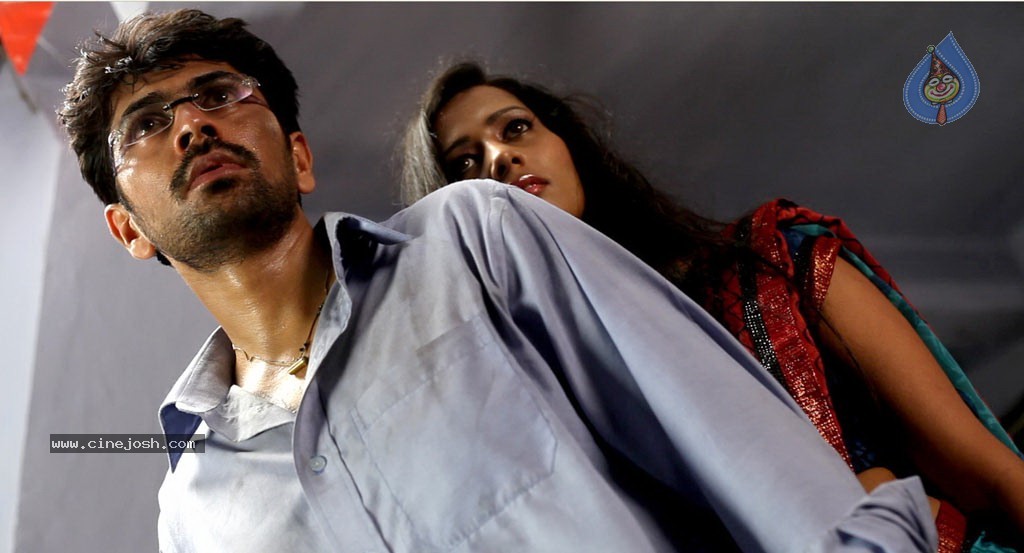 Yaarukku Theriyum Tamil Movie Hot Stills - 2 / 32 photos
