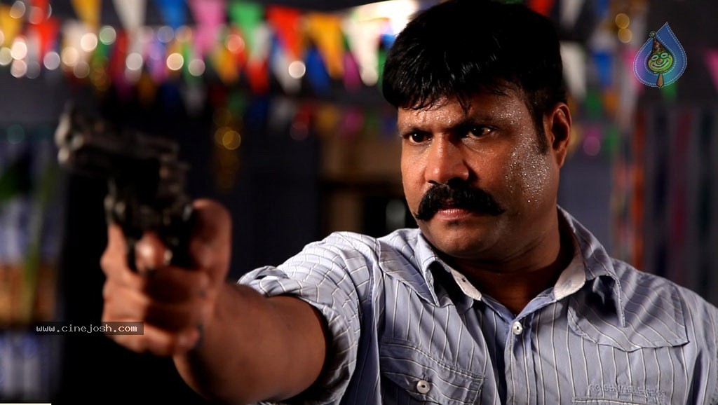 Yaarukku Theriyum Tamil Movie Hot Stills - 10 / 32 photos
