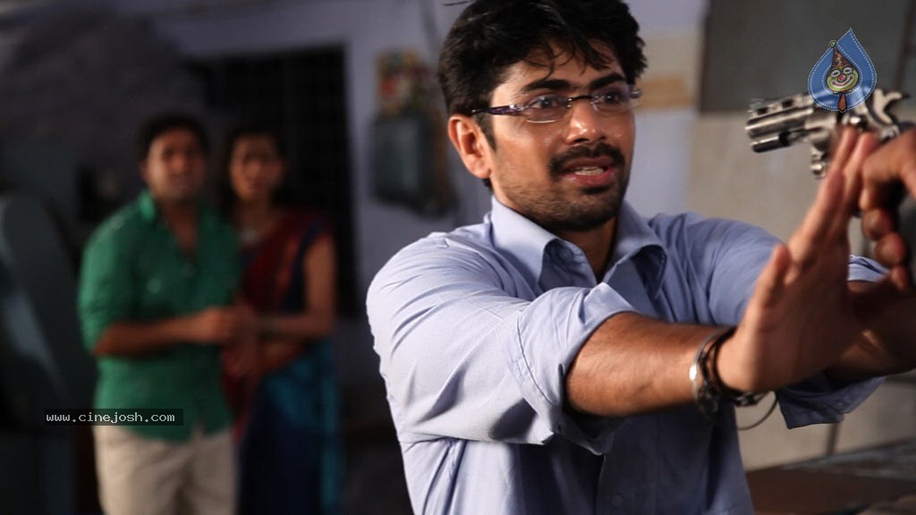 Yaarukku Theriyum Tamil Movie Hot Stills - 14 / 32 photos