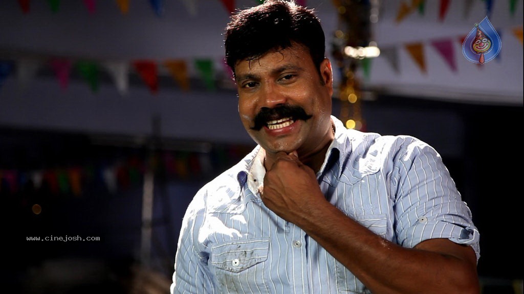 Yaarukku Theriyum Tamil Movie Hot Stills - 24 / 32 photos