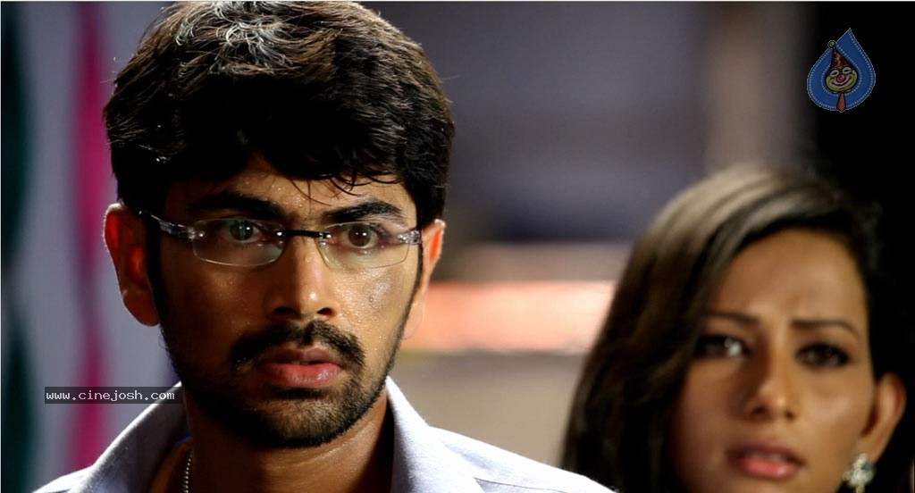Yaarukku Theriyum Tamil Movie Hot Stills - 30 / 32 photos