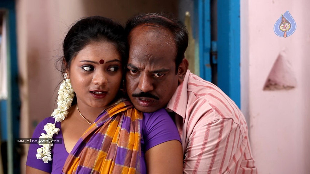 Yaarukku Theriyum Tamil Movie Hot Stills - 32 / 32 photos