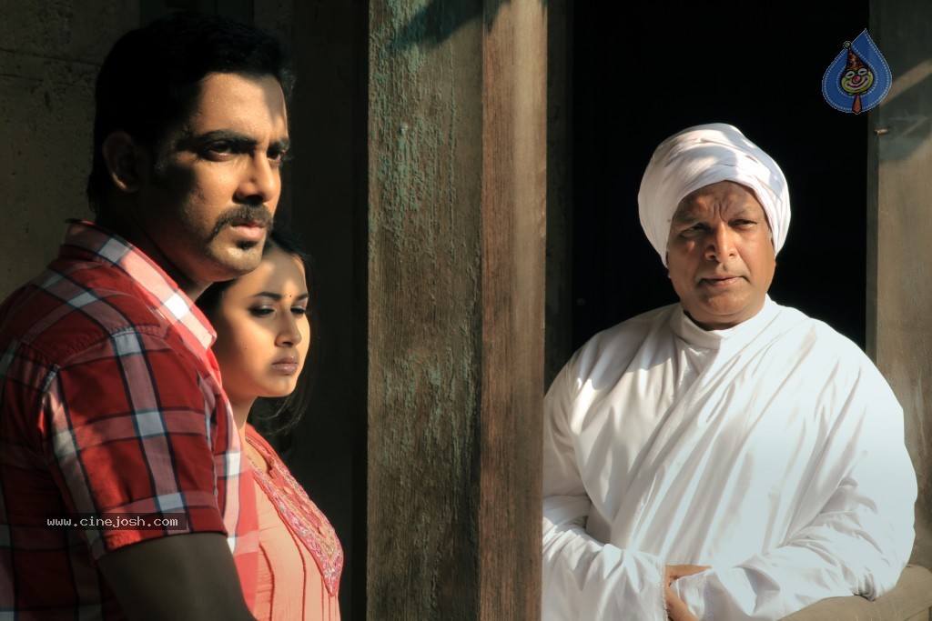 Yamini Chandrasekhar Movie New Stills - 18 / 60 photos