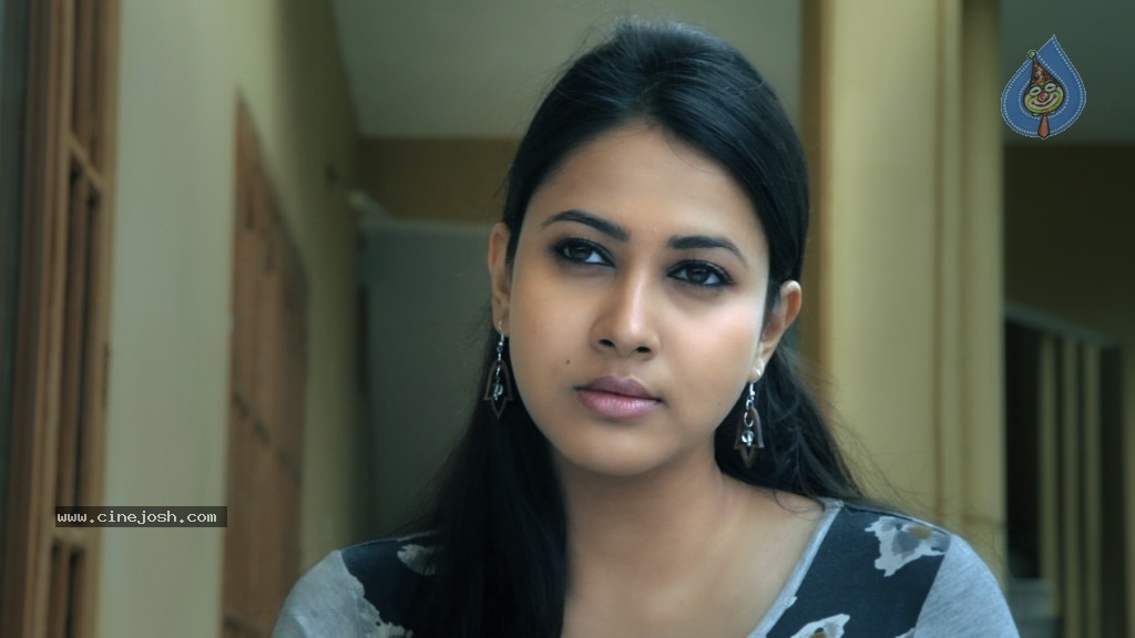 Yamini Chandrasekhar Movie New Stills - 23 / 60 photos