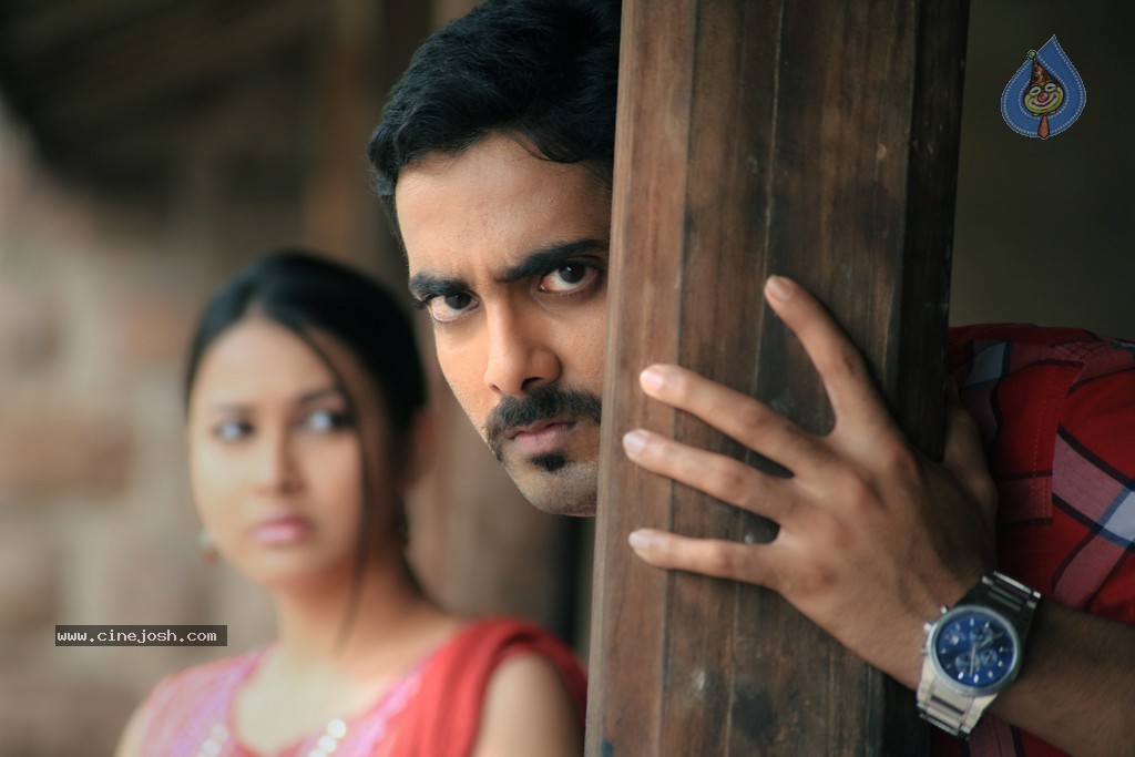 Yamini Chandrasekhar Movie Stills - 20 / 97 photos