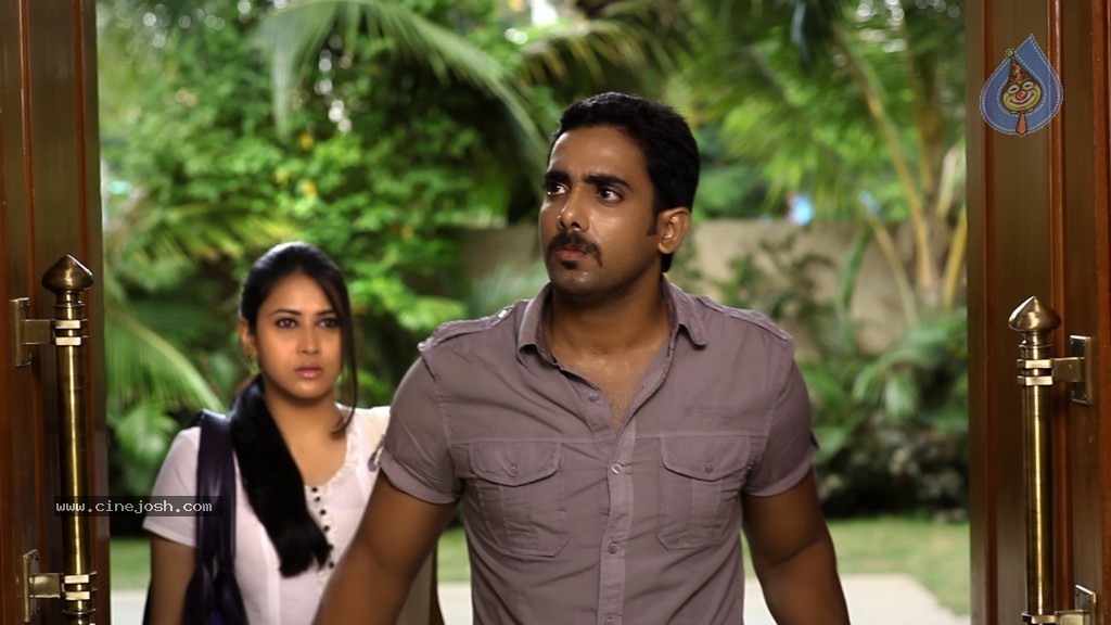 Yamini Chandrasekhar Movie Stills - 27 / 97 photos
