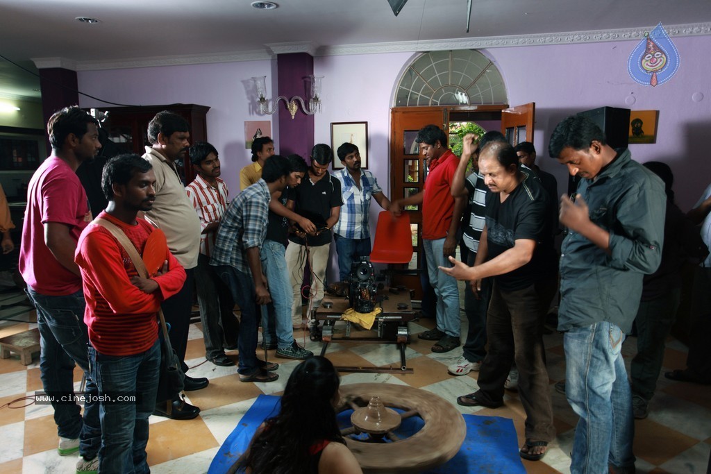 Yamini Chandrasekhar Movie Stills - 35 / 97 photos
