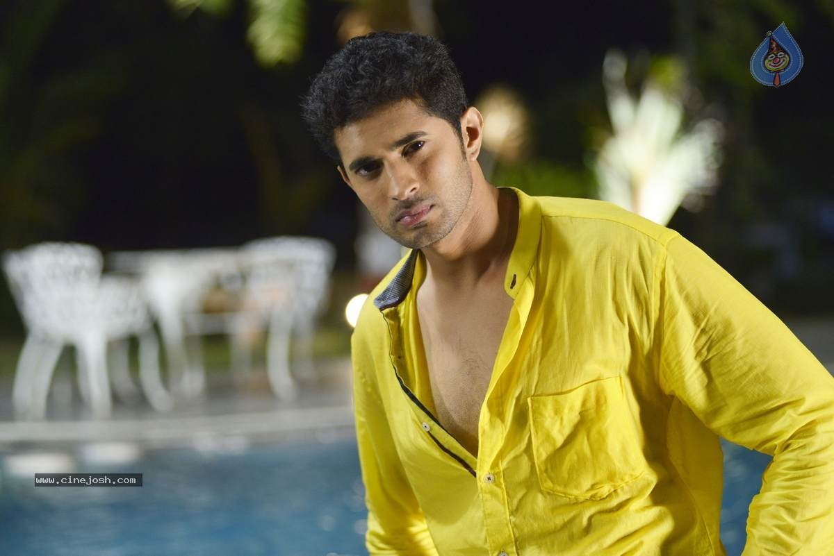 Yavvanam Oka Fantasy Movie Stills - 31 / 33 photos