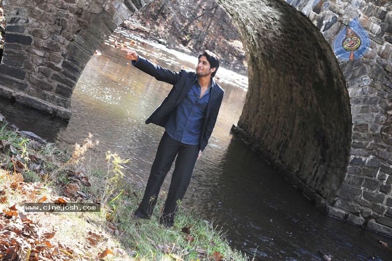 Yemaaya Chesave Movie Stills Gallery 2 - 23 / 25 photos