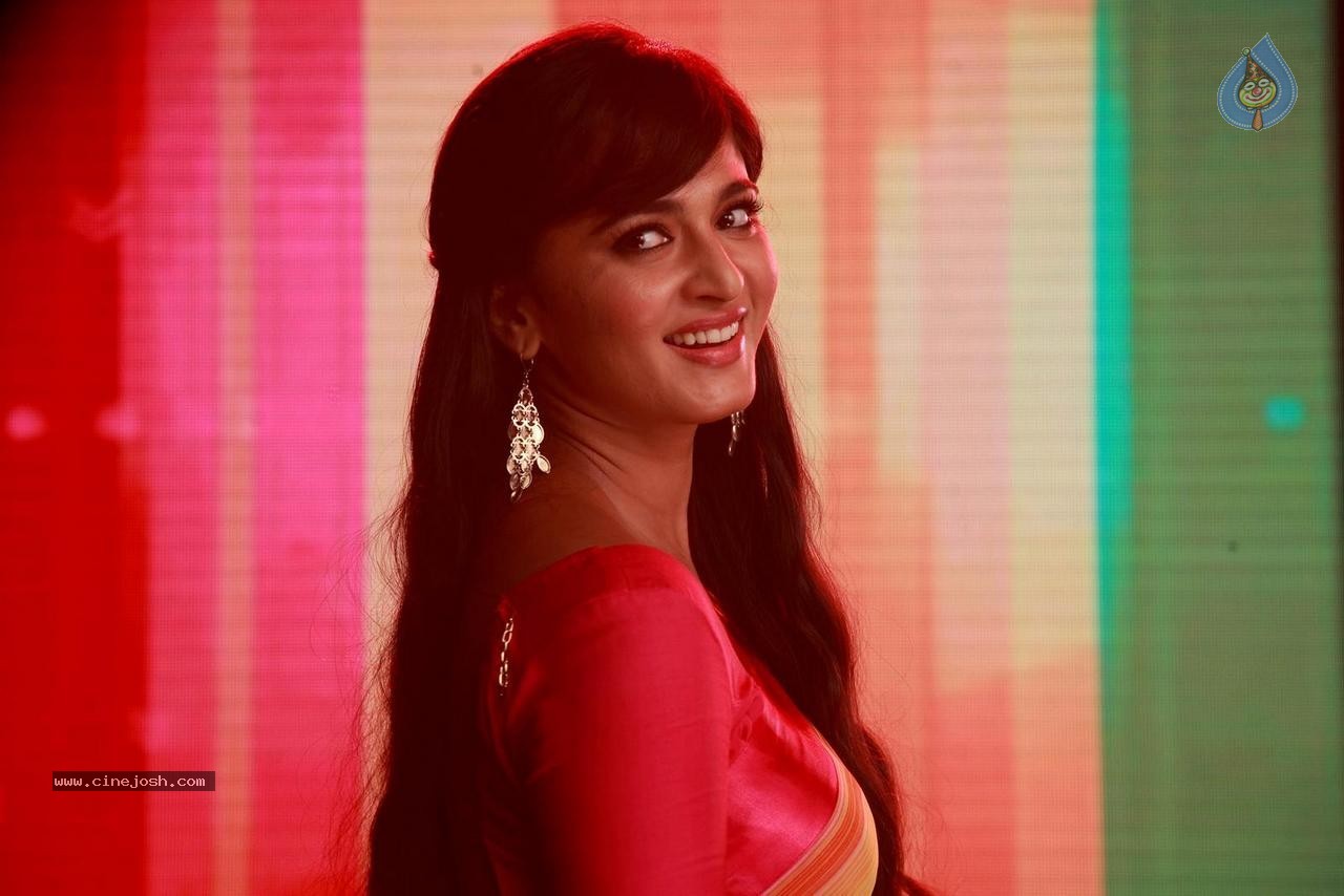 Yenthavaadu Gaani Movie Stills - 36 / 74 photos