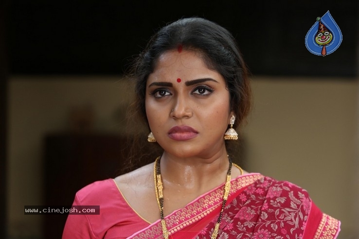 Yerra Cheera Movie Stills - 3 / 9 photos