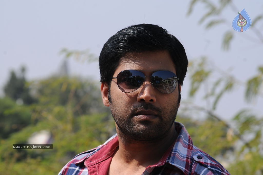 Yuganiki Okka Premikudu Movie Stills - 18 / 38 photos