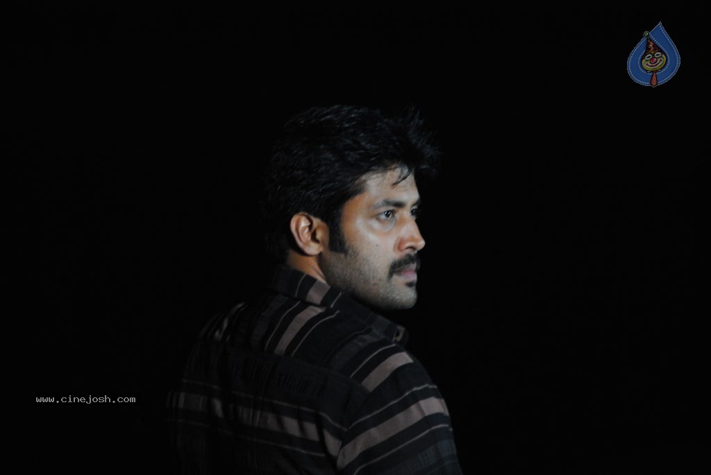Yuganiki Okka Premikudu Movie Stills - 26 / 38 photos