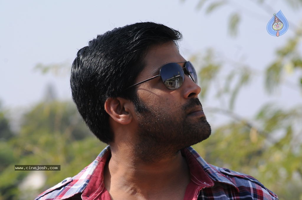 Yuganiki Okka Premikudu Movie Stills - 33 / 38 photos