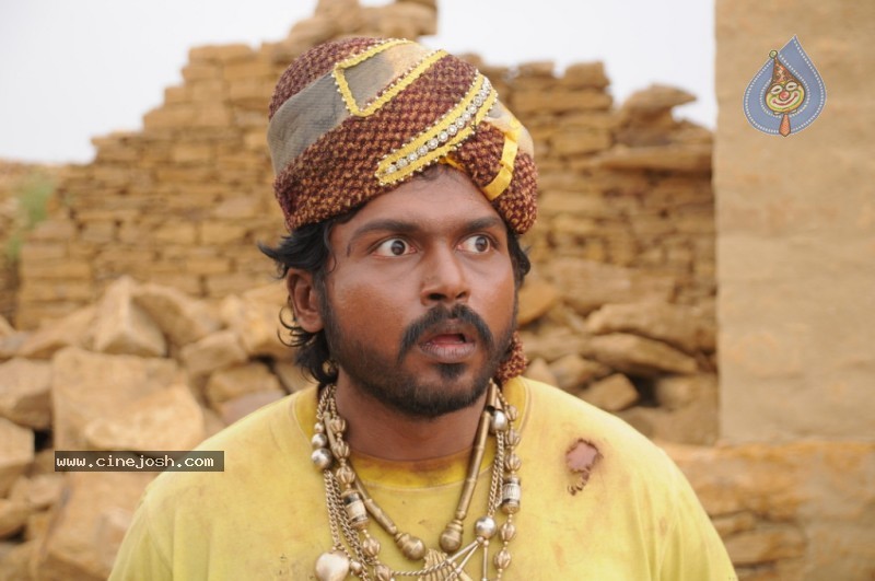 Yuganiki Okkadu Movie Latest Stills Photo 4 of 35