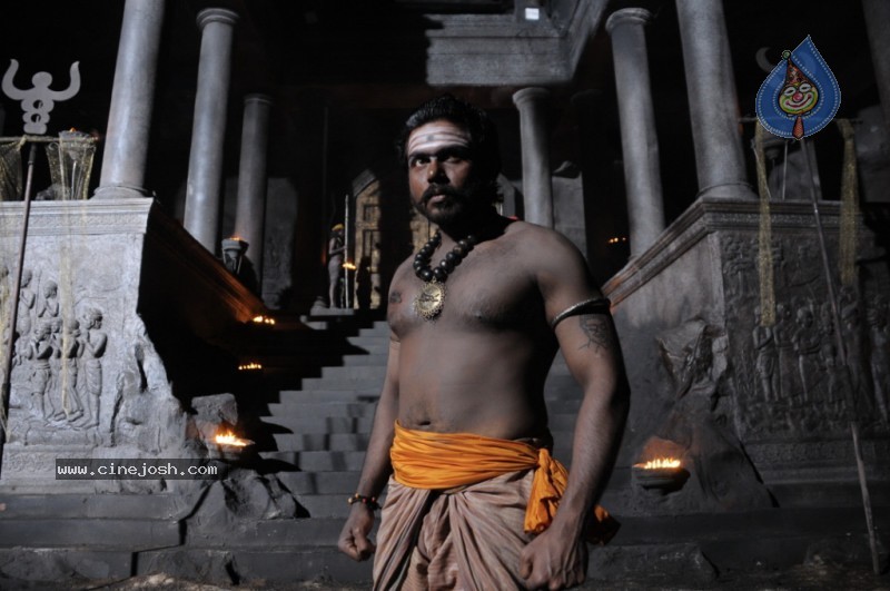 Yuganiki Okkadu Movie Latest Stills - 22 / 35 photos