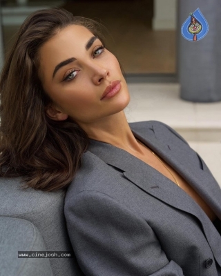 2.0 Amy Jackson Photos n Working Stills - 5 of 5