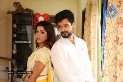 2 Friends Movie Stills And Posters - 15 of 34