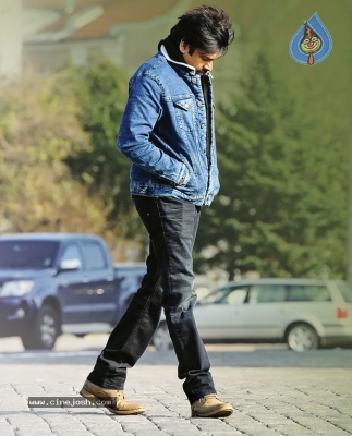 Agnyaathavaasi Latest Posters and Photos - 6 of 9