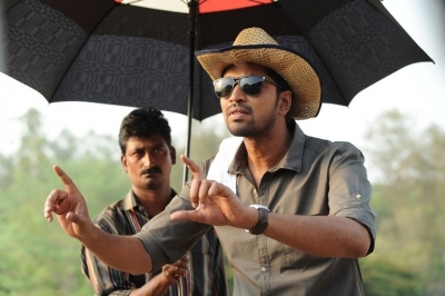 Allari Naresh Meda Meeda Abbayi Movie Photos - 10 of 13