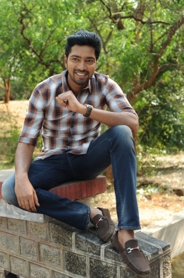 Allari Naresh Meda Meeda Abbayi Movie Photos - 11 of 13