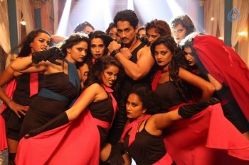 Aranmanai 2 Tamil Film Photos - 15 of 16