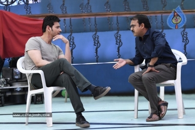 Bharat Ane Nenu Working Stills - 9 of 9