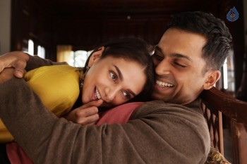 Cheliyaa Movie New Photos - 4 of 19