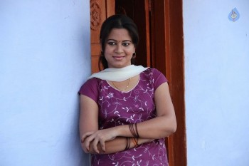Ennai Piriyadhey Tamil Movie Photos - 28 of 41