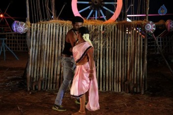 Ennai Piriyadhey Tamil Movie Photos - 41 of 41