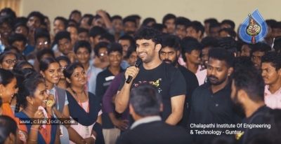 Evvarikee Cheppodu Team at Guntur - 2 of 12