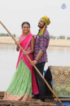 Godhaari Navvindi Movie Photos - 6 of 8