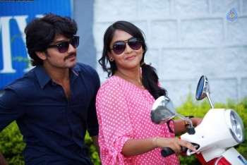 Iddaram Movie New Photos - 6 of 9