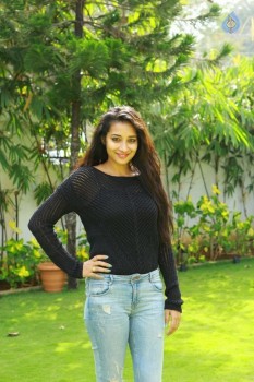 Iddari Madhya 18 Movie Photos - 7 of 20
