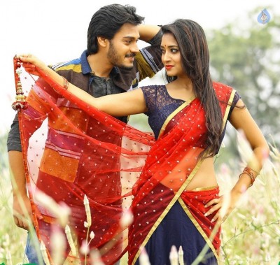 Iddari Madhya 18 Movie Photos and Posters - 18 of 31