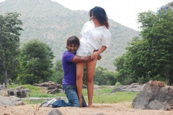Ilamai Oonjal Tamil Film Photos - 24 of 34