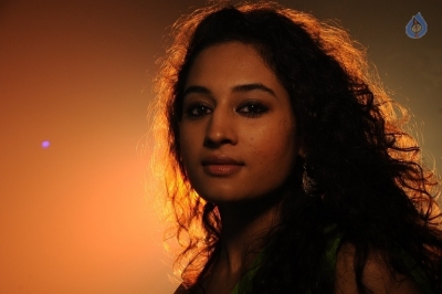 Inthalo Ennenni Vinthalo Movie Photos - 2 of 39