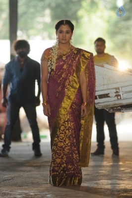Inthalo Ennenni Vinthalo Movie Photos - 5 of 39