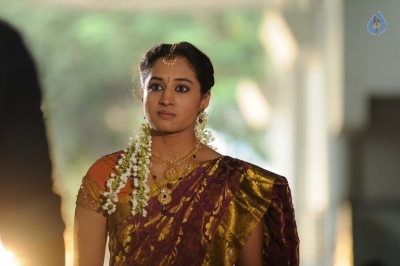 Inthalo Ennenni Vinthalo Movie Photos - 21 of 39
