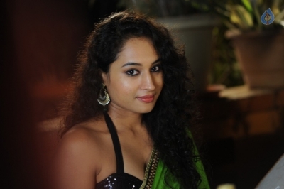 Inthalo Ennenni Vinthalo Movie Photos - 23 of 39